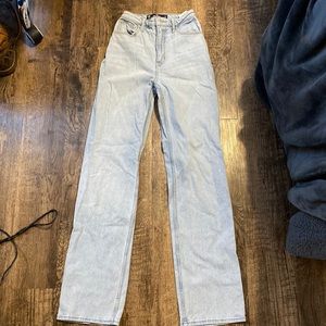 Hollister Ultra High Rise Dad Jean. Light wash. Size 00R